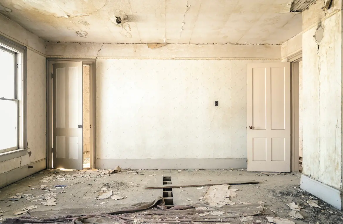 Waste disposal crew managing a cleanout project in Bartlett